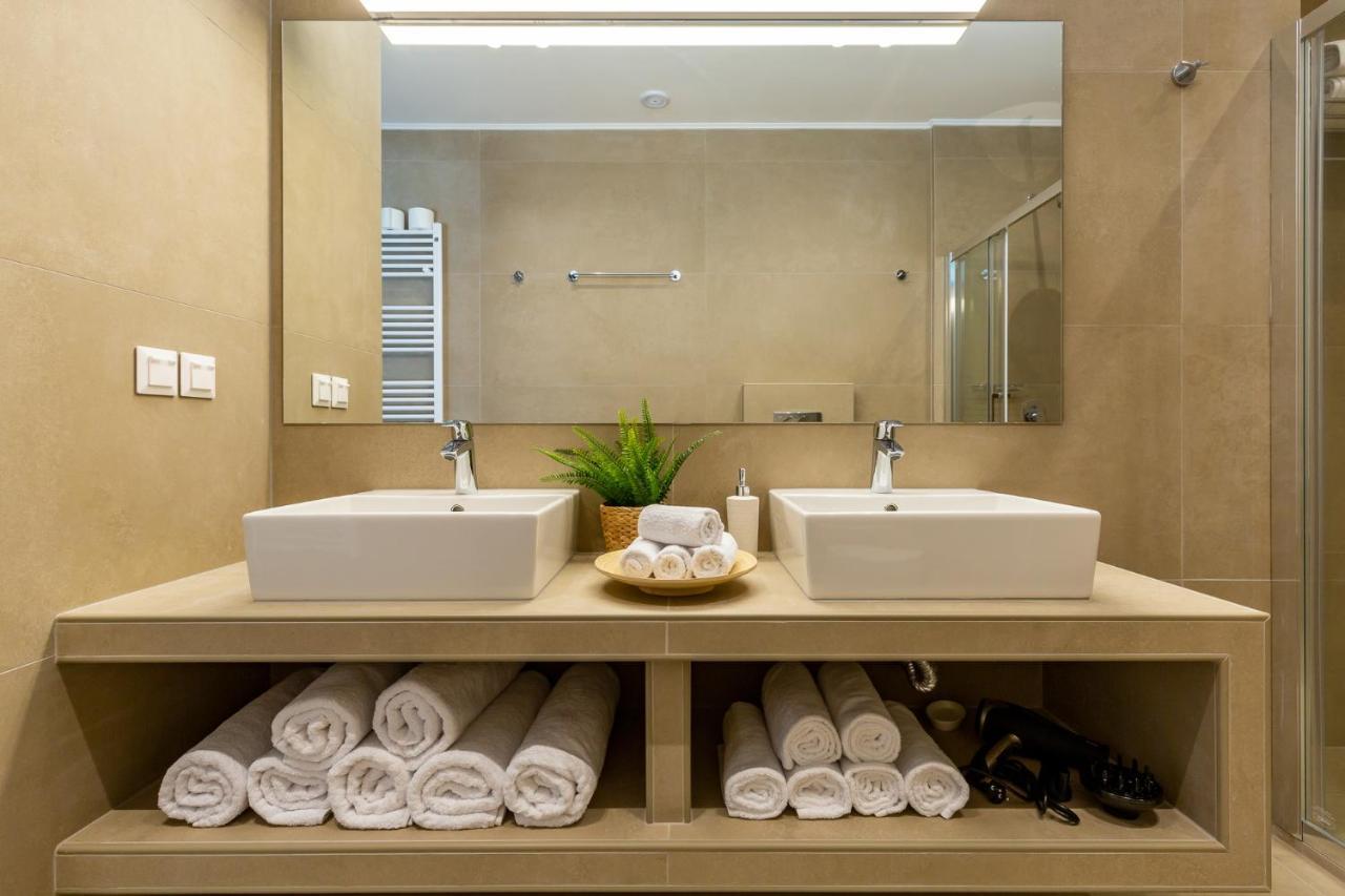 Villa Politimi Luxury Retreat สโกเปลอสทาวน์ ภายนอก รูปภาพ